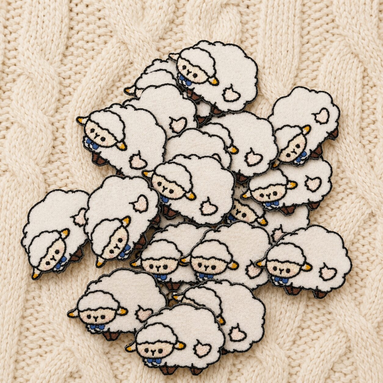 自分で描いたキャラクターを刺繍グッズに